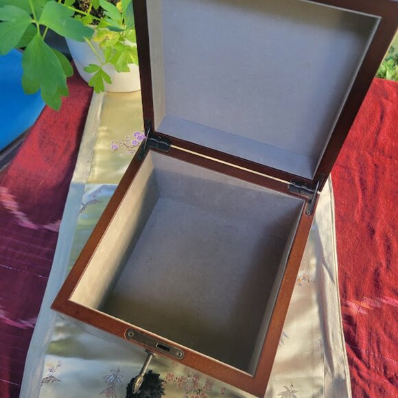 wood inlay Jewelry Box - Picture 4 of 11